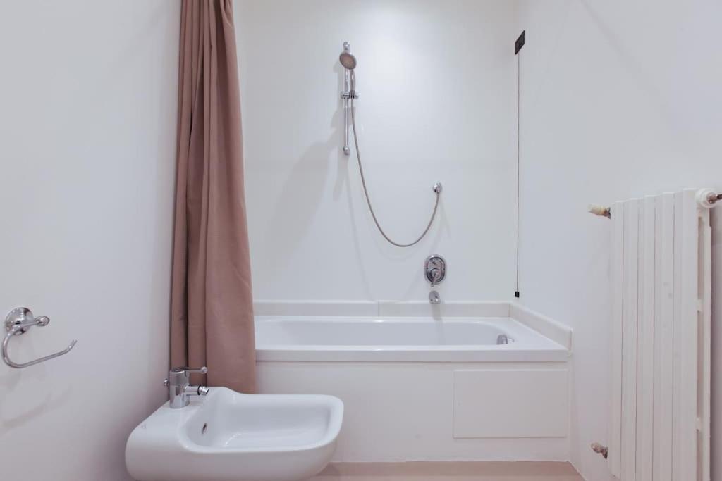 Hacca Collection - Brera & Fashion District - Bright 2Br Apt Milano Eksteriør billede